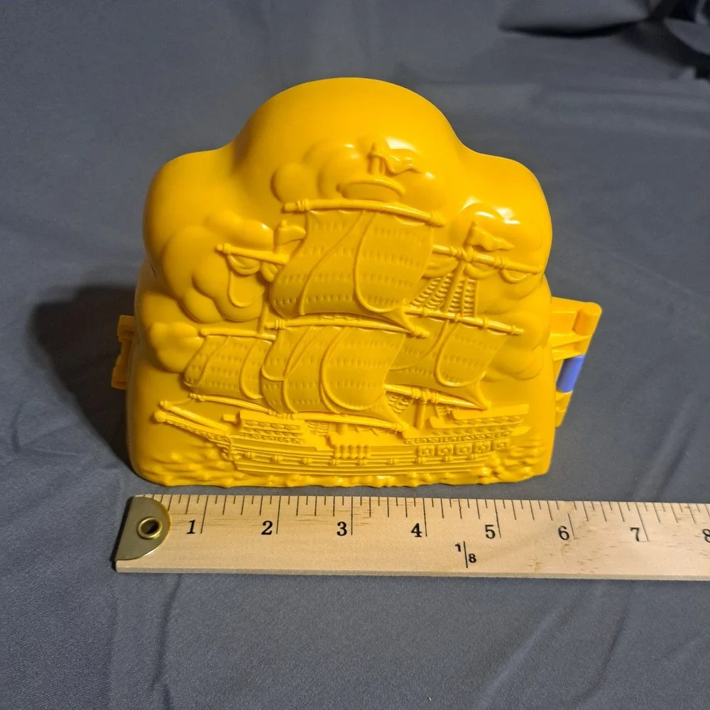 VTG 1994 Mattel Disney Pocahontas Once Upon A Time Playset w/ Figures Folds Up‎